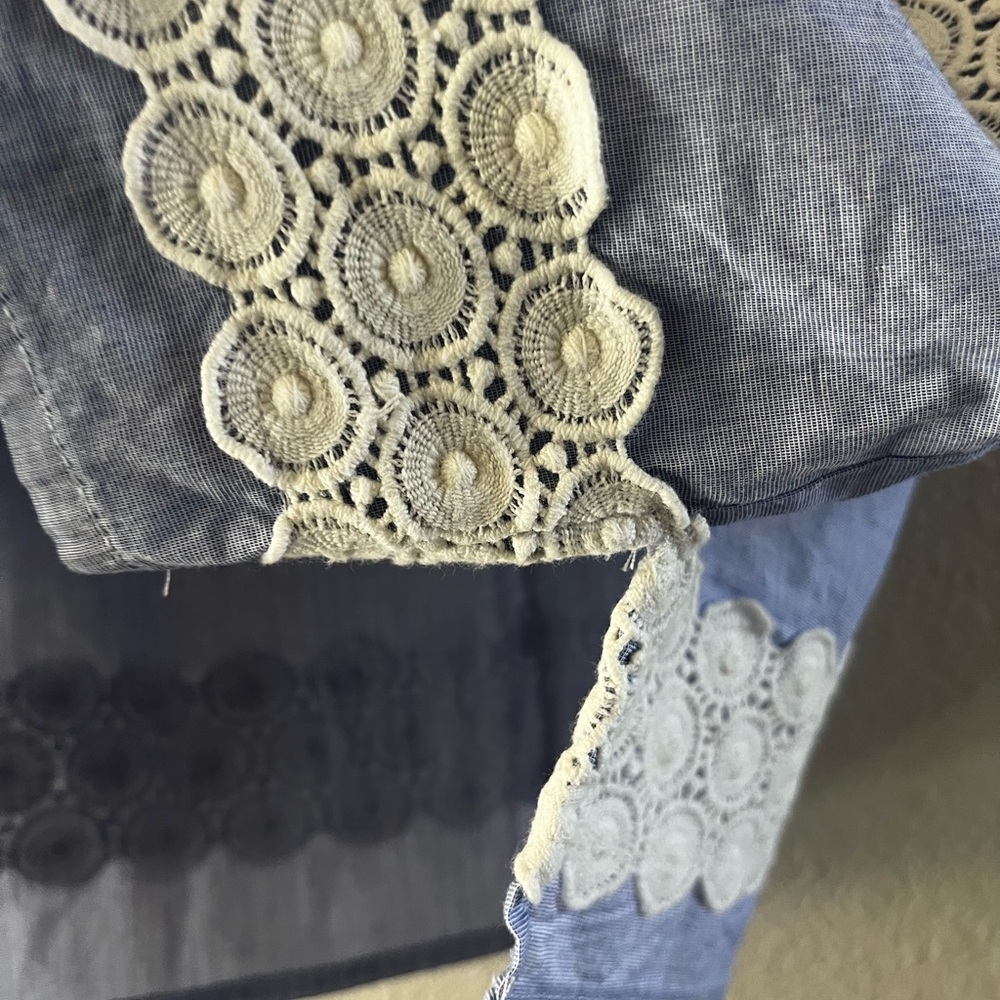 Banana Republic SZ Medium Lace Stripe Blouse Top Blue Chambray 3/4 Sleeve - Picture 7 of 16